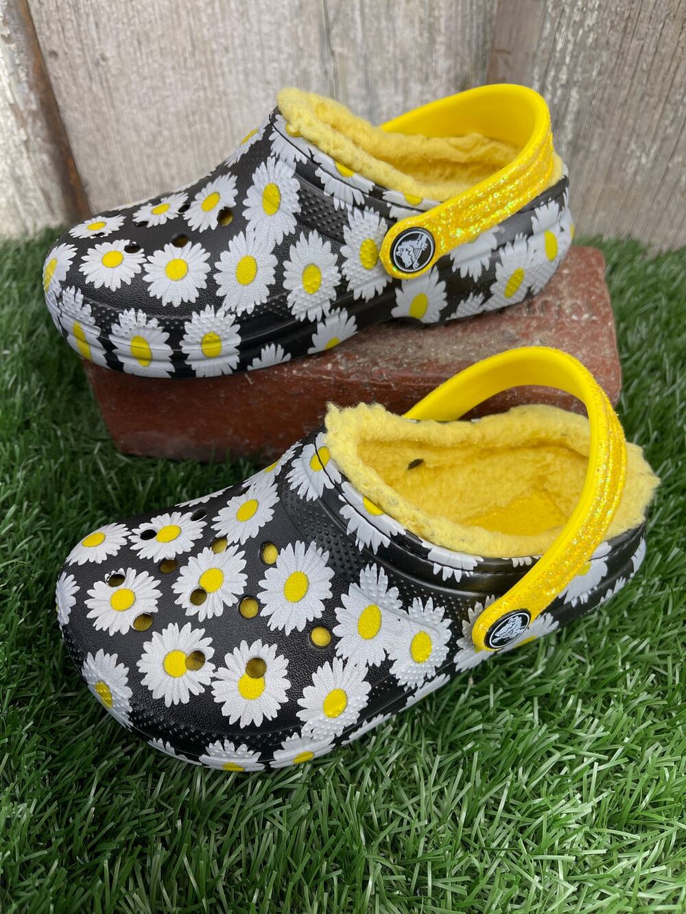 CROCS Lined Vacay Vibes Black Daisies Toddler C10 Clogs